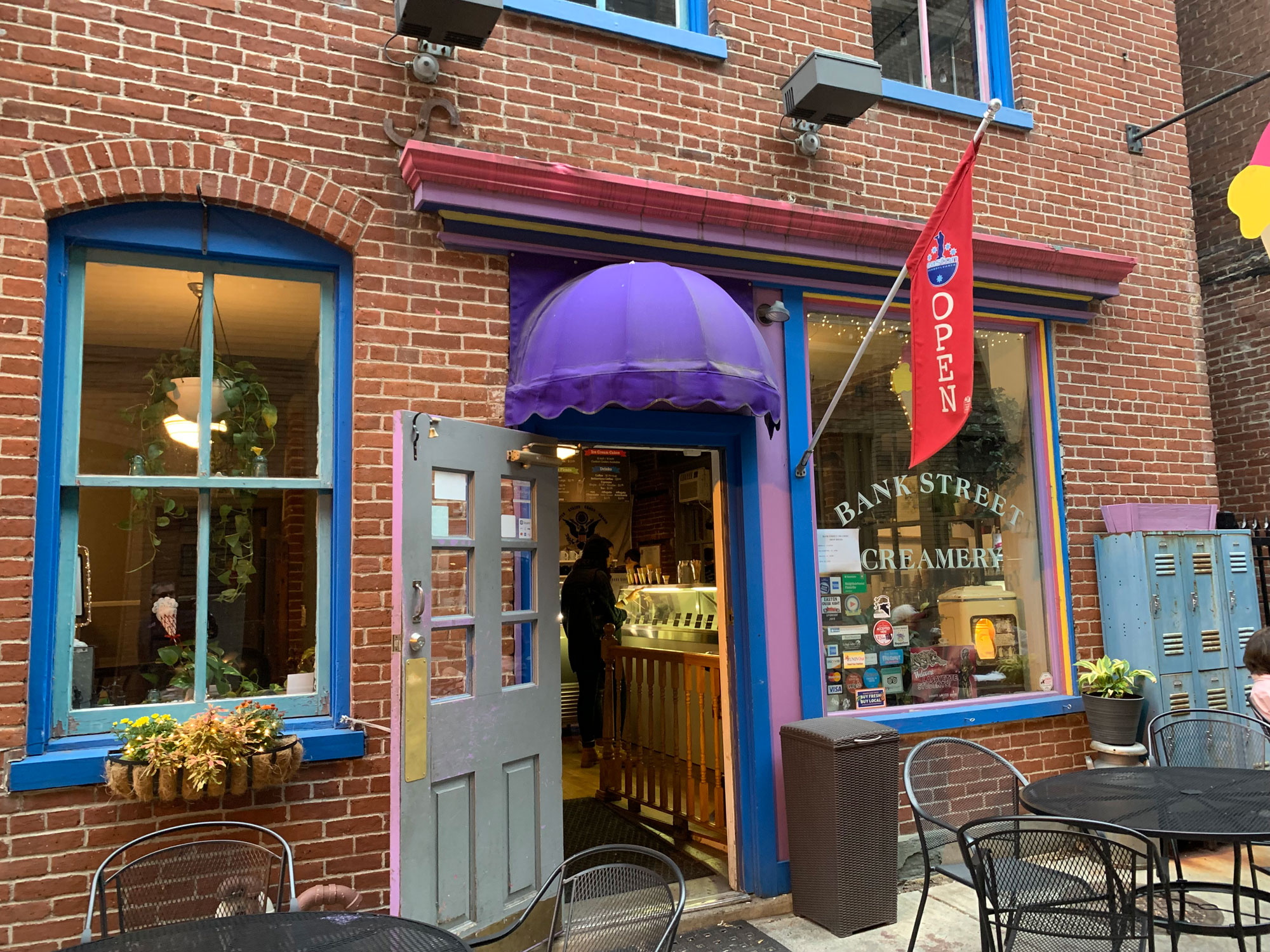 The entrance to the Bank Street Creamery in Easton, PA