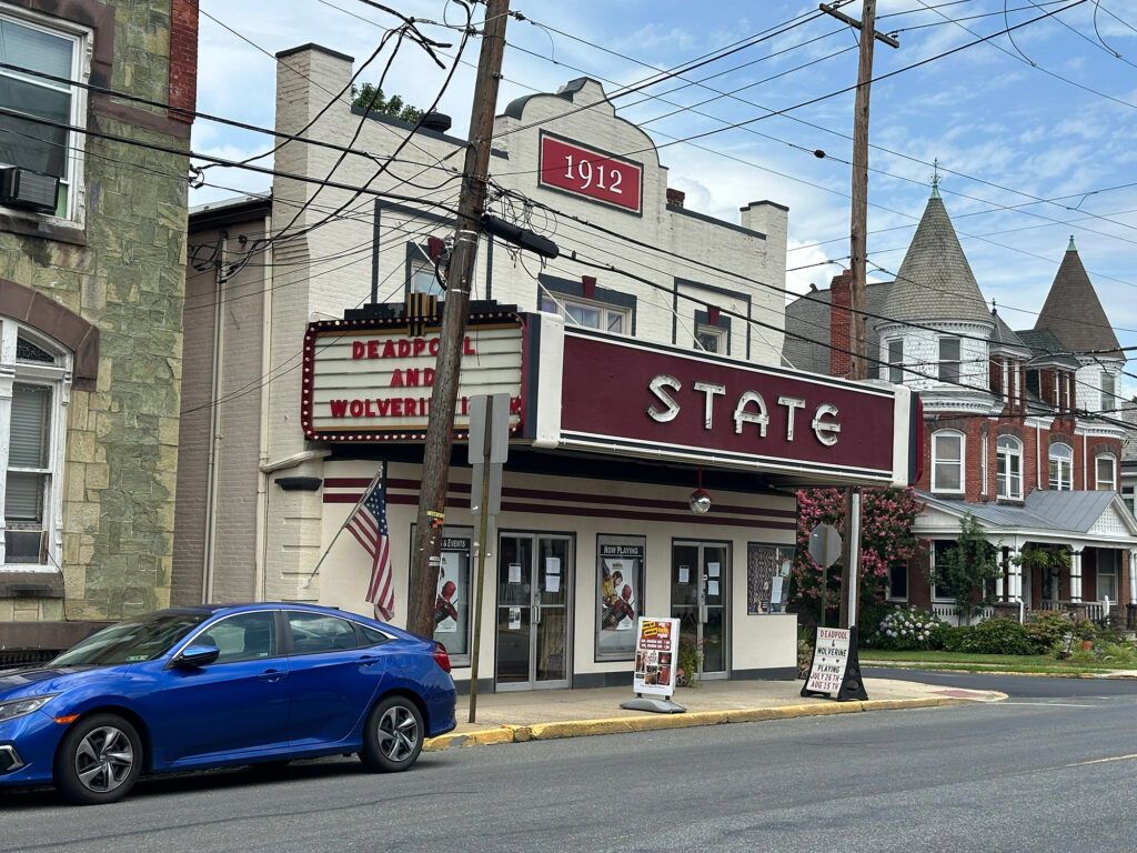 old fashion marquee with the word "STATE" in white letters on red background